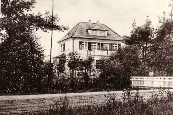 1928