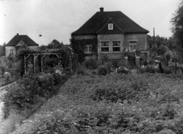 1935